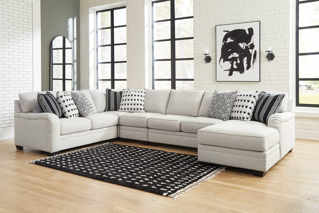 Huntsworth Sectional with Chaise